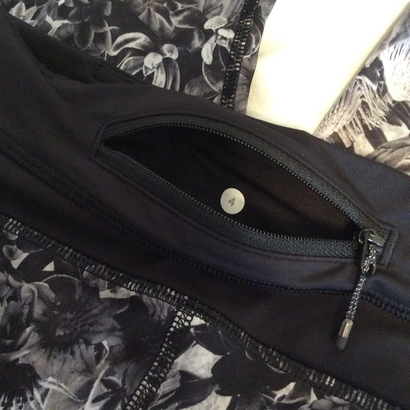 Lululemon run inspire II cropped b&w floral athletic exercise leggings size 4 - Picture 11 of 11